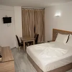 Pernoca * Durrës